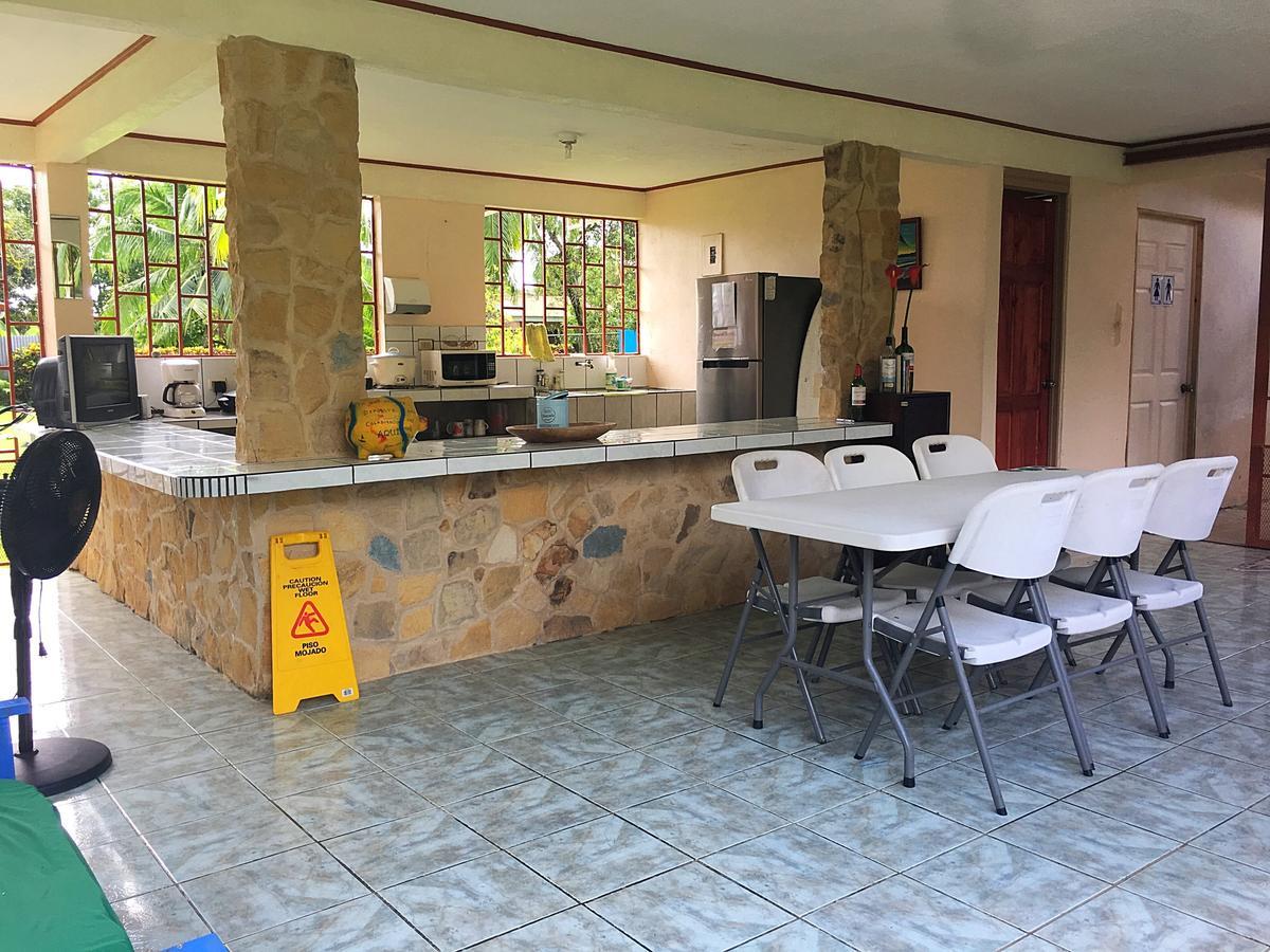 Casa Ballena Eco Hostel Увита Екстериор снимка