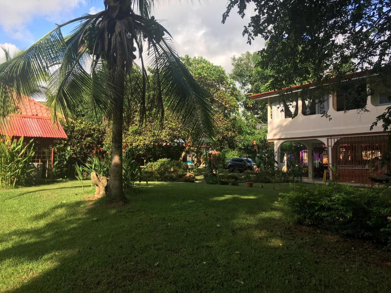Casa Ballena Eco Hostel Увита Екстериор снимка